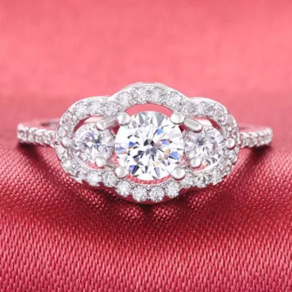 Sterling silver three stones engagement ring - Picture 4 of 5